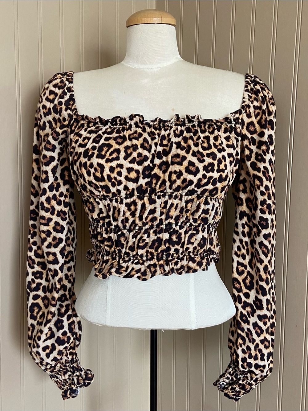 H&M Leopard Print Ruffle Trimmed Cropped Blouse Women’s Size Small